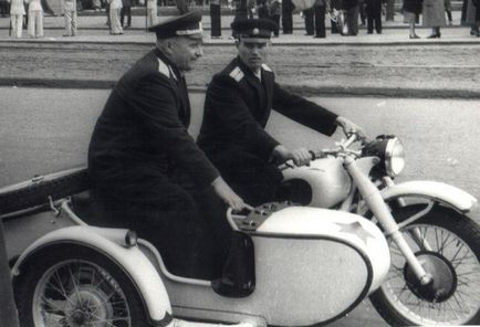 Ikonikus motorkerékpárok a Szovjetunióban, orosz Seven