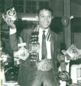 Legenda lui Muay Thai și proprietarul a șapte titluri - apidey, Thai Boxing Attack Club