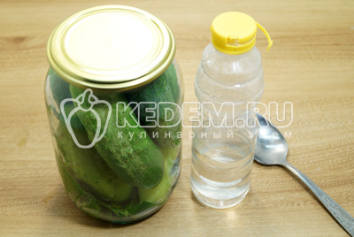 Ecetes uborka egy literes üvegekben, lépésről lépésre recept fotókkal - üres