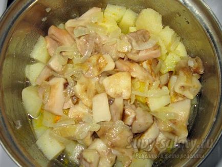 Luteus párolt burgonya (luteus) Vaj gomba párolt burgonyával