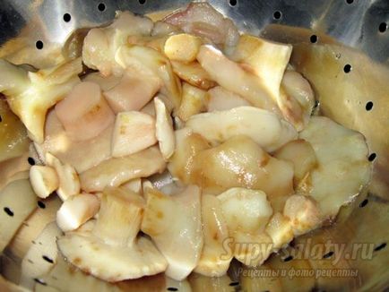 Маслюки тушковані з картоплею