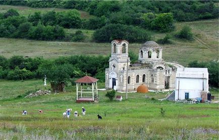 Монастир апостола луки в селі лаки