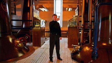 Nu beți niciodată whisky în munți sau călătoriți prin vechile distilerii din Scoția