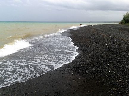 Se odihnește pe lac