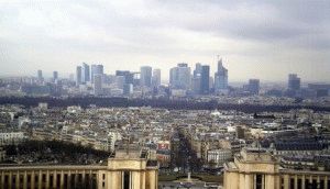 Sărbătorile cu copii La Defense în Paris, zona defensivă (la apărare) - se odihnesc cu copiii înșiși