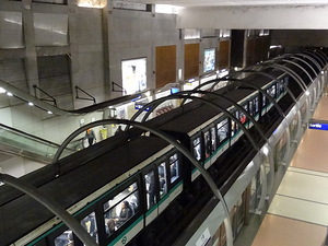 Metroul din Paris, cartierul defensiv