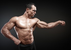 Mananca atlet pentru masa musculara