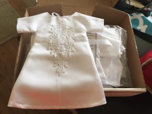 Сукня нареченої повністю розрізали на 17 частин після весілля