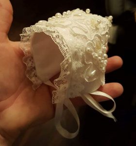 Сукня нареченої повністю розрізали на 17 частин після весілля
