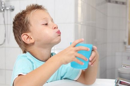 Gargalizálás só és szóda és aránya a készítmény (torok) Gargalizálás só és szóda és aránya a készítmény