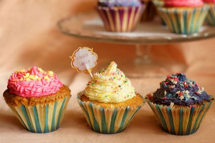 Cupcakes receptek fotókkal - klasszikus, a töltelék - szól desszertek