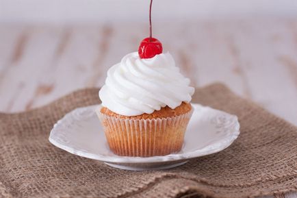 Cupcakes receptek fotókkal - klasszikus, a töltelék - szól desszertek