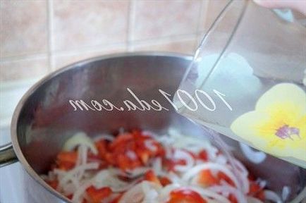 Recept ízletes csirke gulyás (magyar gulyás csirke) Recept egy finom csirke pörkölt