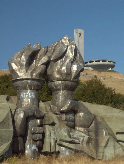 Ru покинутий будинок-пам'ятник на горі Бузлуджа - terraoko - світ твоїми очима