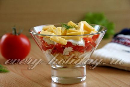 Salată de roșii cu brânză și mere
