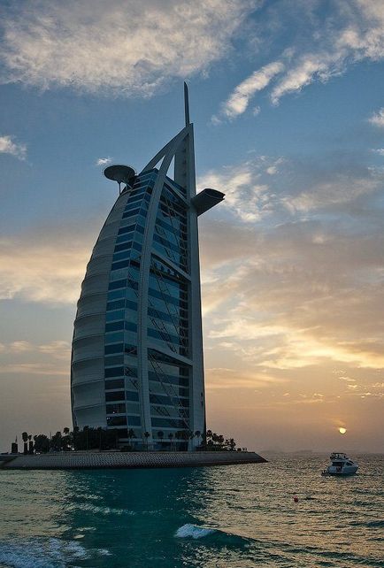 Cel mai luxos hotel din lume este Burdjal Arab