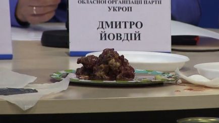 Őrmester APU vagyunk táplált romlott hús, ahonnan még a beteg kutyák, Ukrajna, ólom (beteg) Őrmester APU vagyunk táplált romlott hús, ahonnan még a beteg kutyák, Ukrajna, ólom