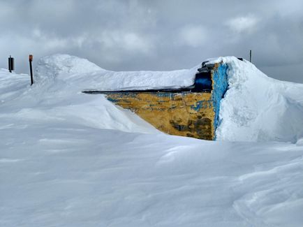 Скі-альпінізм - це бігові або гірські лижі