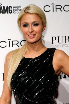 Stilul Paris Hilton - glamour sfidător