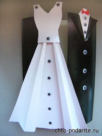 Весільна листівка з декором у вигляді сукні нареченої і фрака нареченого своїми руками