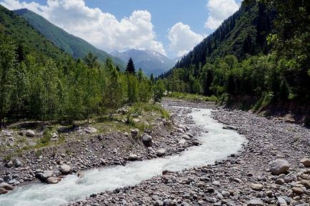 Defileul Talgar este o declivitate monahală, călătorind, trekking, trekking