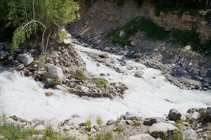 Defileul Talgar este o declivitate monahală, călătorind, trekking, trekking