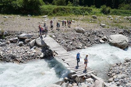 Defileul Talgar este o declivitate monahală, călătorind, trekking, trekking