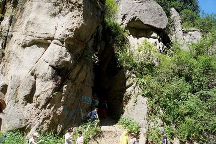 Defileul Talgar este o declivitate monahală, călătorind, trekking, trekking