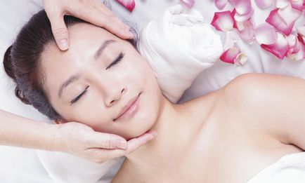 Facial masaj al feței shiatsu din riduri și pentru întinerire, fotografie și video