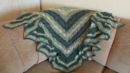 Șaluri triunghiulare cu ace de tricotat