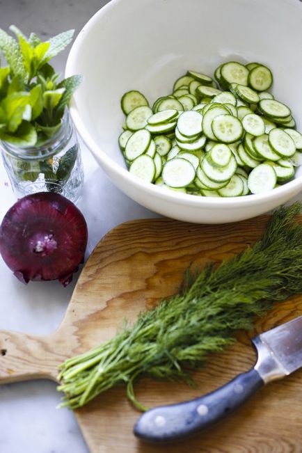 Турецький огірковий салат з м'ятою, смачні рецепти світу