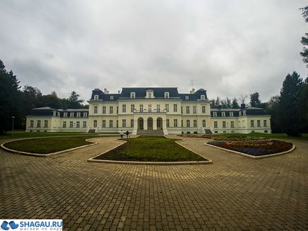 Voronovo Manor în districtul Podolsky din spatele gardului legendarului sanatoriu