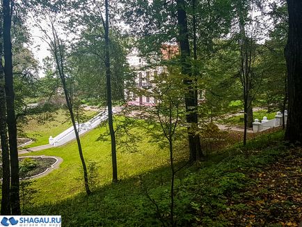 Voronovo Manor în districtul Podolsky din spatele gardului legendarului sanatoriu