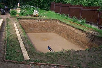 Instalarea bazinului piscinei este o piscină din plastic cu propriile mâini