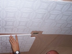 Izolarea plafonului cu comandă de lucru din plastic spongios