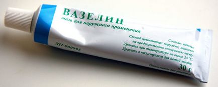 Vazelin 10 váratlan módon használja a szépség, ami, ha nem tudja! (Tegyünk egy kevés) Vazelin 10 váratlan módon használja a szépség, ami, ha nem tudja!