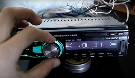 Recuperați sunetul pe receptorul auto Sony 1083b