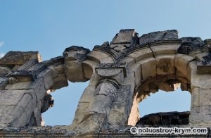 Biserica sfintelor arcuri într-un sat care a dispărut lacuri, altare, temple din Crimeea, obiective turistice din Crimeea