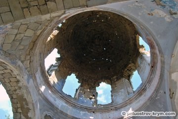 Biserica sfintelor arcuri într-un sat care a dispărut lacuri, altare, temple din Crimeea, obiective turistice din Crimeea