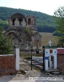 Biserica sfintelor arcuri într-un sat care a dispărut lacuri, altare, temple din Crimeea, obiective turistice din Crimeea