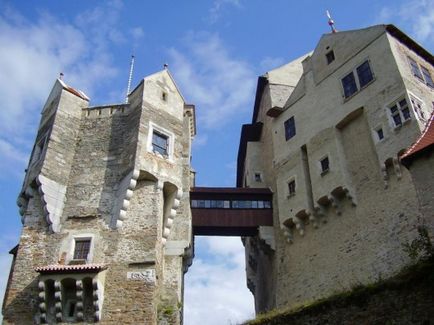 Castelul Pernštejn