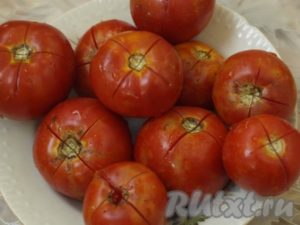 Зелені помідори з часником всередині на зиму - готуємо покроково з фото