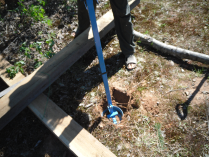 Stâlpi de fier pentru secvența de instalare a gardului