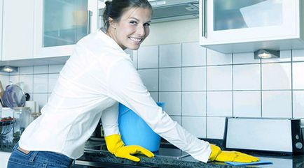 Жирні плями на кухні - як ефективно з ними впоратися