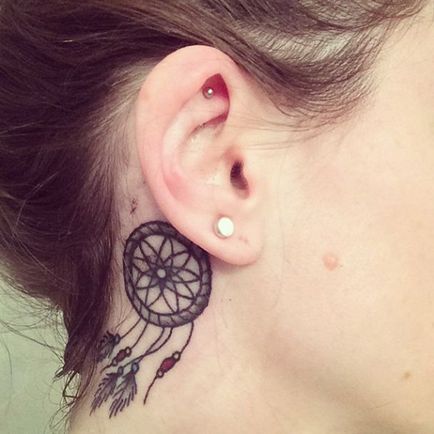 25 Fotók tetoválás a fül, hogy tetszik