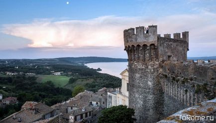 Bracciano în lacul Italiei și fotografie din castel