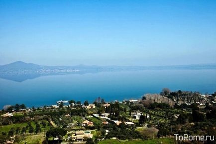 Bracciano în lacul Italiei și fotografie din castel