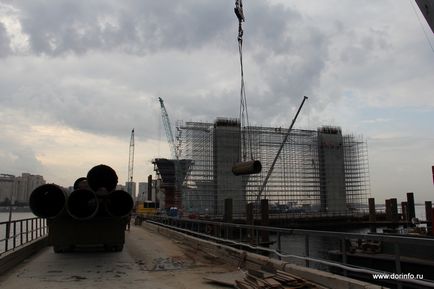 A központi rész ZSD St. Petersburg épület alatti és víz feletti (központi) A középső része a WHSD St. Petersburg, az építési a föld alatti és a víz felett