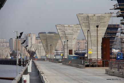 A központi rész ZSD St. Petersburg épület alatti és víz feletti (föld) A középső része a WHSD St. Petersburg, az építési a föld alatti és a víz felett