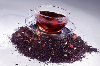 Hibiszkusz tea hasznos tulajdonságokkal és ellenjavallatok, az egészségügyi előnyei és hátrányai